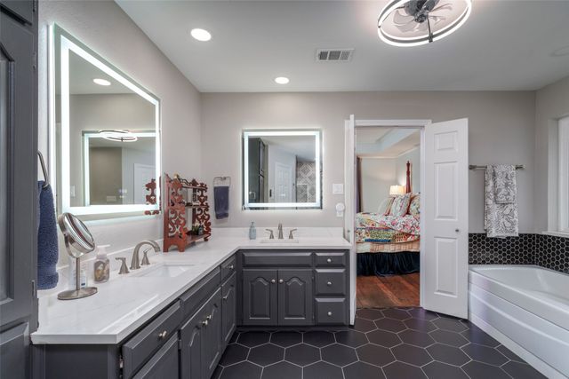 4802 Willow Bend Drive, Arlington, TX 76017