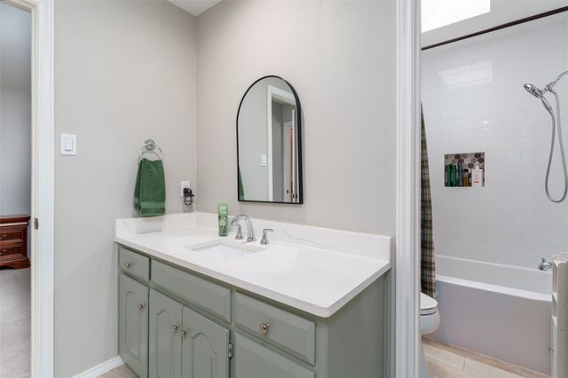 4802 Willow Bend Drive, Arlington, TX 76017