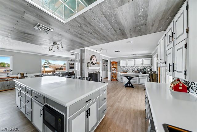 285 East Shelbourne Avenue, Las Vegas, NV 89123
