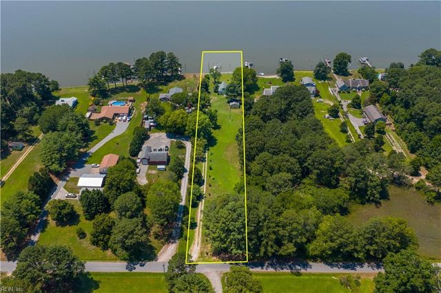 5084 Weaver LN, Gloucester, VA 23061