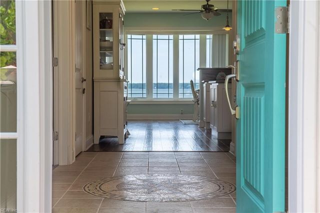 5084 Weaver LN, Gloucester, VA 23061