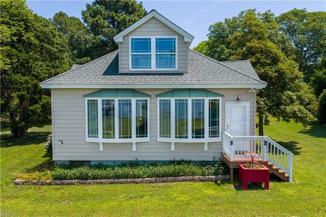 5084 Weaver LN, Gloucester, VA 23061