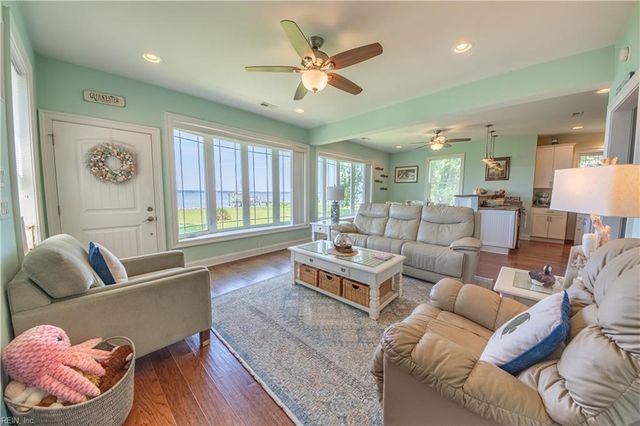 5084 Weaver LN, Gloucester, VA 23061