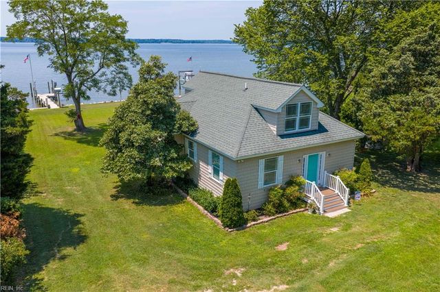 5084 Weaver LN, Gloucester, VA 23061