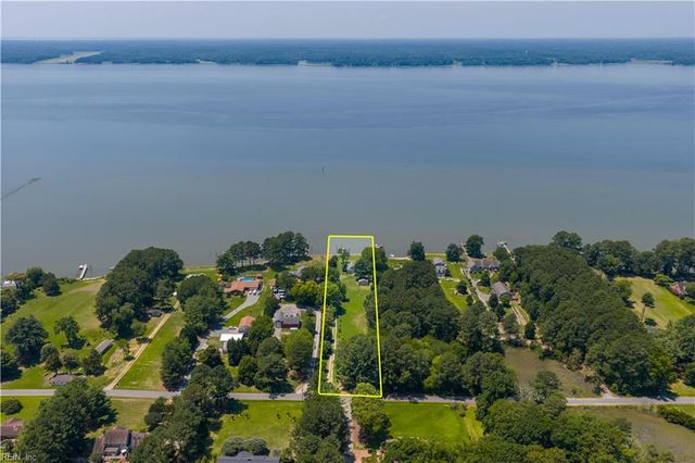5084 Weaver LN, Gloucester, VA 23061