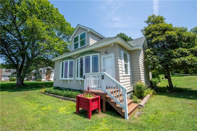 5084 Weaver LN, Gloucester, VA 23061