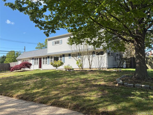 2 Dwarf Lane, Wantagh, NY 11793