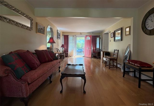 2 Dwarf Lane, Wantagh, NY 11793