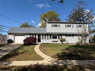 2 Dwarf Lane, Wantagh, NY 11793