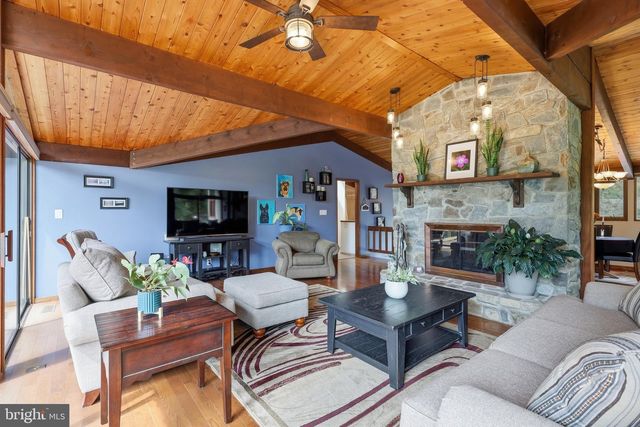 6445 STEEPLE CHASE LN, Manassas, VA 20111