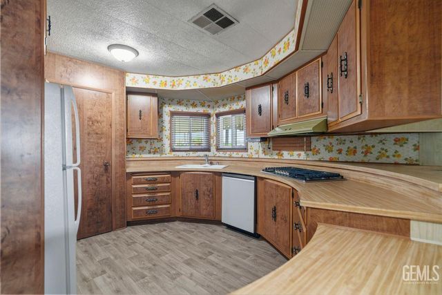 400 E Roberts Lane 70, Bakersfield, CA 93308