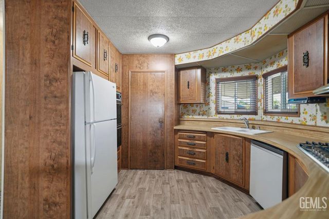 400 E Roberts Lane 70, Bakersfield, CA 93308