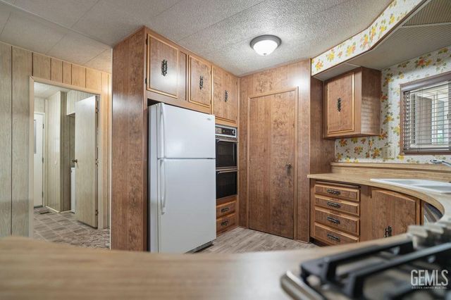 400 E Roberts Lane 70, Bakersfield, CA 93308