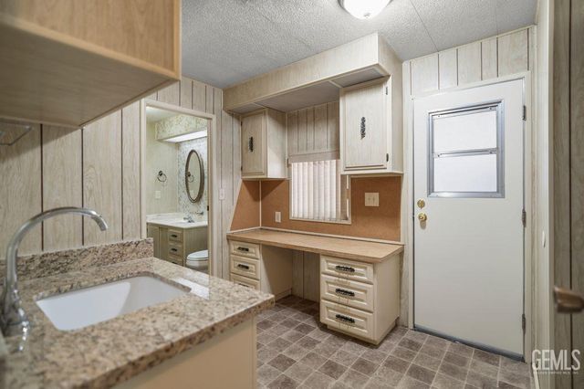 400 E Roberts Lane 70, Bakersfield, CA 93308