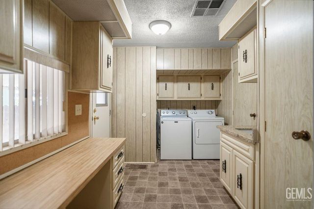 400 E Roberts Lane 70, Bakersfield, CA 93308