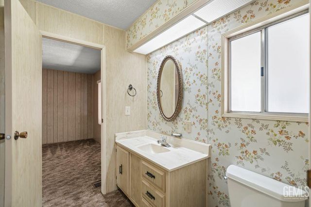 400 E Roberts Lane 70, Bakersfield, CA 93308