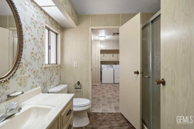 400 E Roberts Lane 70, Bakersfield, CA 93308