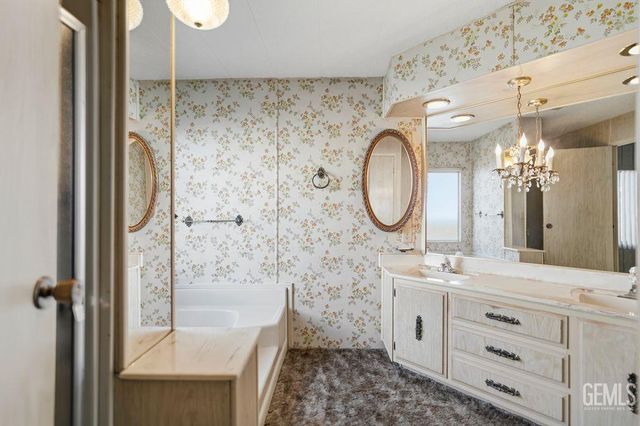 400 E Roberts Lane 70, Bakersfield, CA 93308