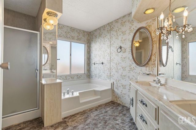 400 E Roberts Lane 70, Bakersfield, CA 93308