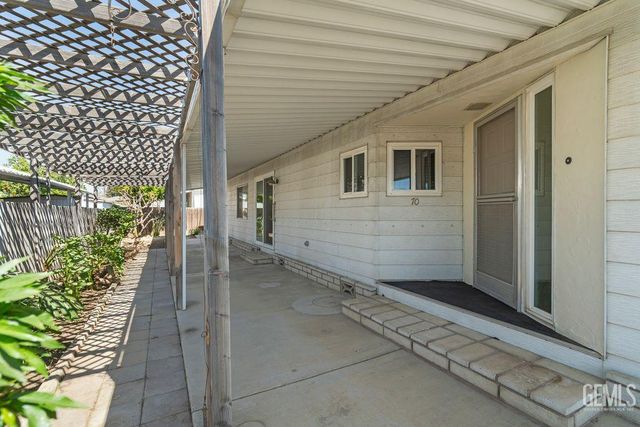 400 E Roberts Lane 70, Bakersfield, CA 93308