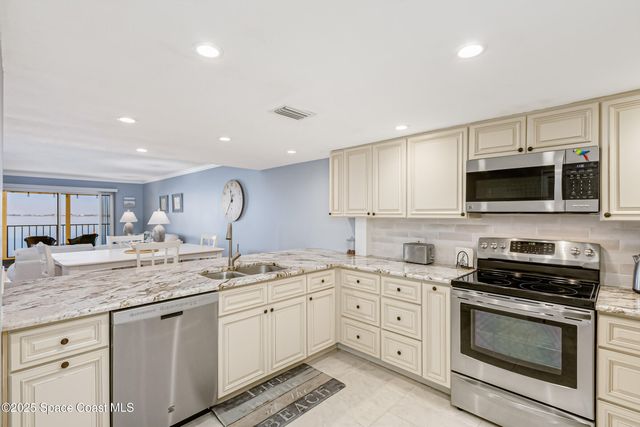 190 Escambia Lane 402, Cocoa Beach, FL 32931