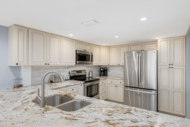 190 Escambia Lane 402, Cocoa Beach, FL 32931