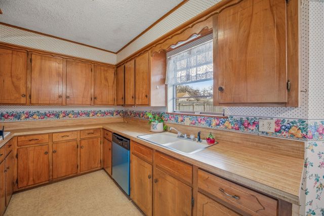 1211 W Cage Street, Stephenville, TX 76401