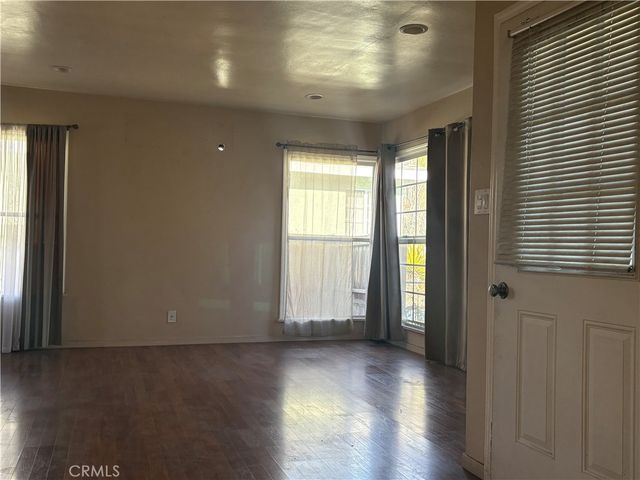 6331 Columbus Avenue, Van Nuys, CA 91411