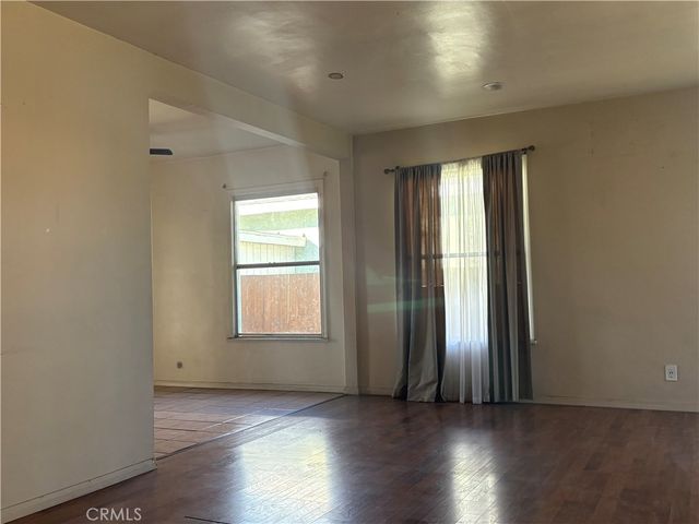 6331 Columbus Avenue, Van Nuys, CA 91411