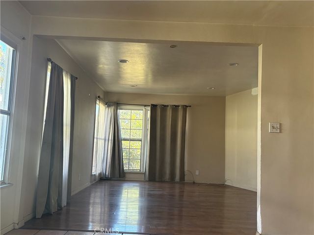 6331 Columbus Avenue, Van Nuys, CA 91411