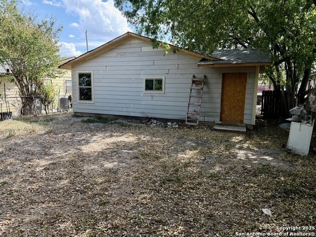 525 Saltillo, San Antonio, TX 78207