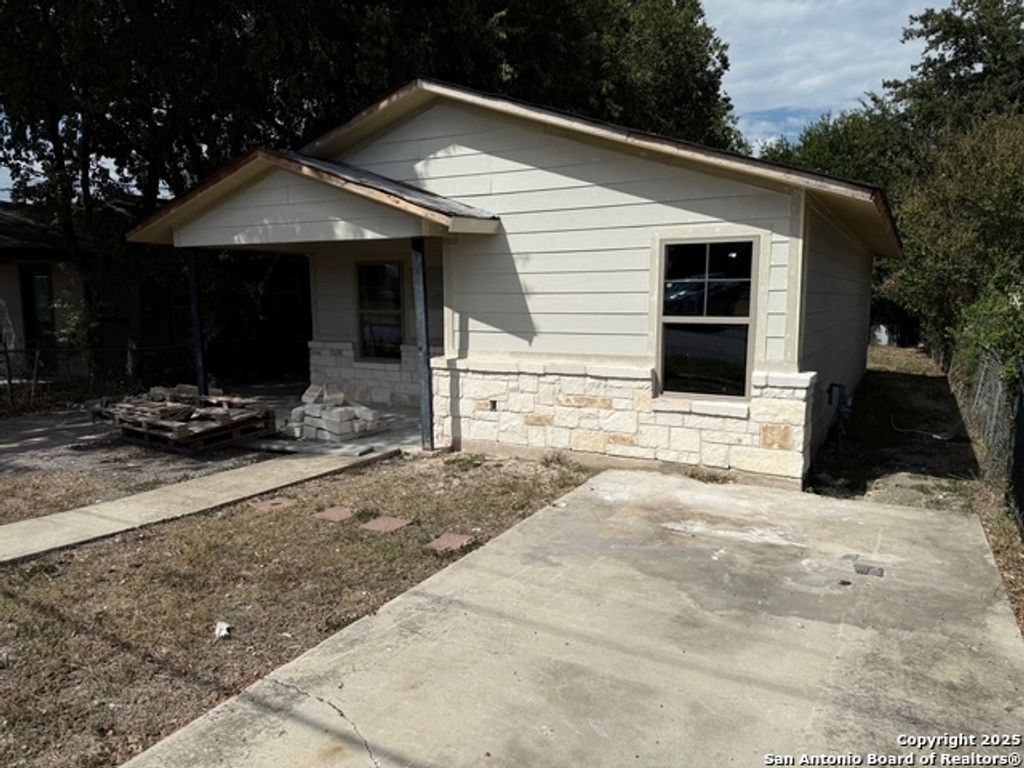 525 Saltillo, San Antonio, TX 78207