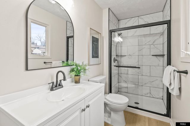 7624 Wirt Street, Omaha, NE 68134