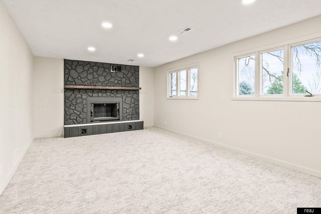 7624 Wirt Street, Omaha, NE 68134