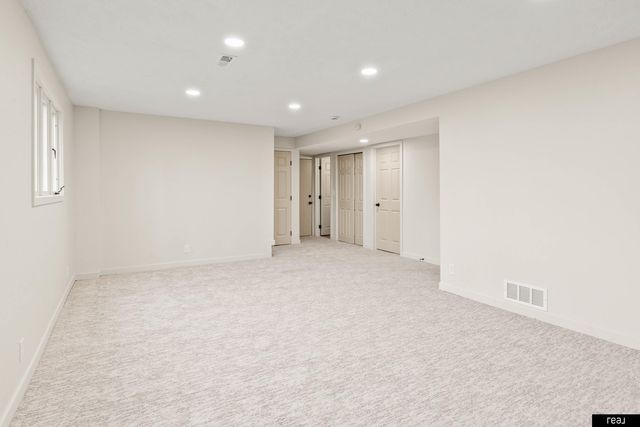 7624 Wirt Street, Omaha, NE 68134