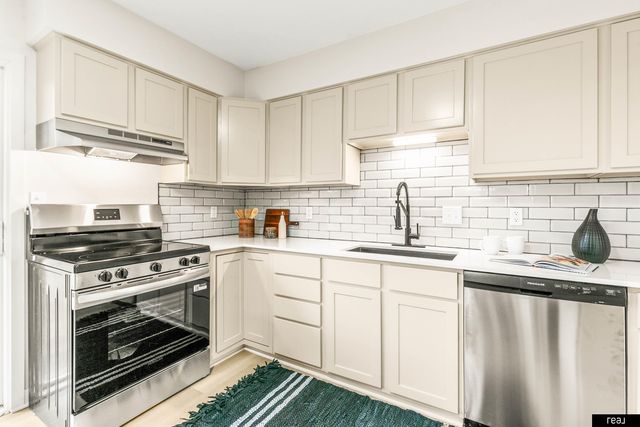 7624 Wirt Street, Omaha, NE 68134