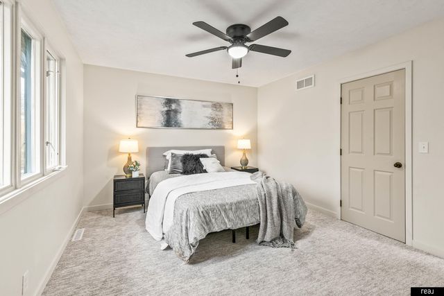 7624 Wirt Street, Omaha, NE 68134