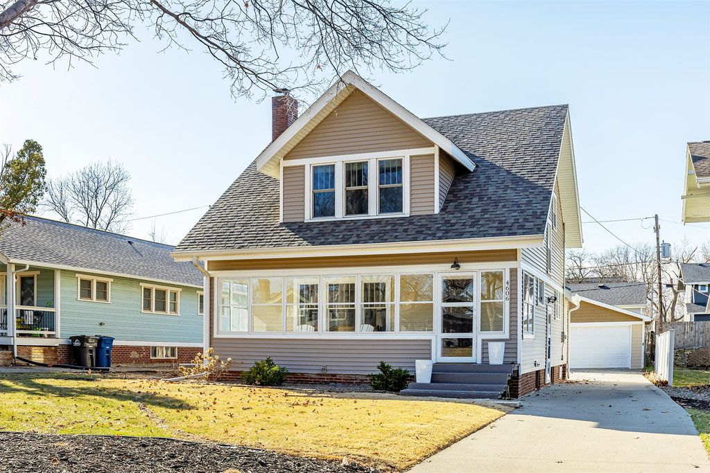 4606 Boulevard Place, Des Moines, IA 50311