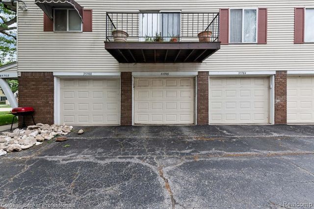 35766 Union Lake Road, Harrison Twp, MI 48045
