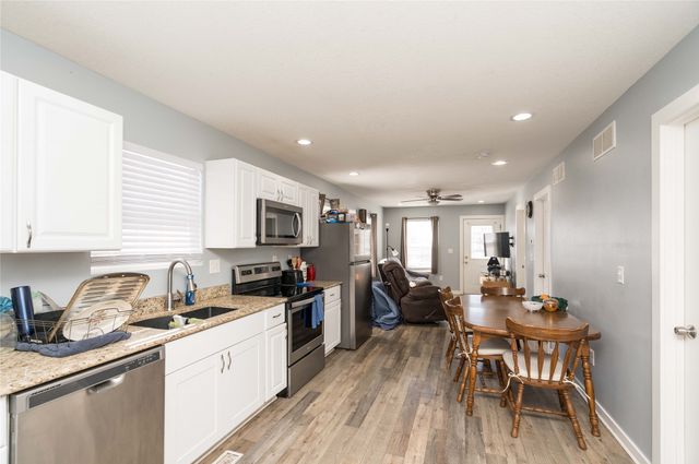 3803 Bowdoin Street, Des Moines, IA 50313