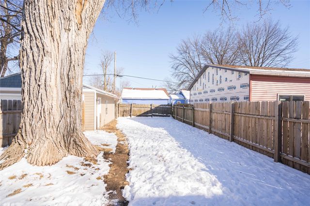 3803 Bowdoin Street, Des Moines, IA 50313