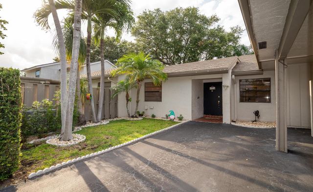 1873 Deer Creek Wildwood Lane N, Deerfield Beach, FL 33442