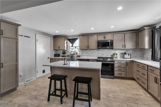 5 Nadine Drive, Cheektowaga, NY 14225