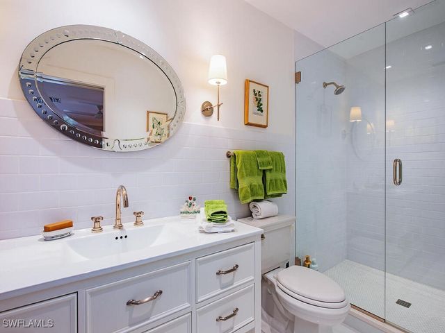 32 Las Brisas WAY 33, Naples, FL 34108