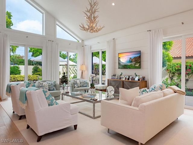 32 Las Brisas WAY 33, Naples, FL 34108