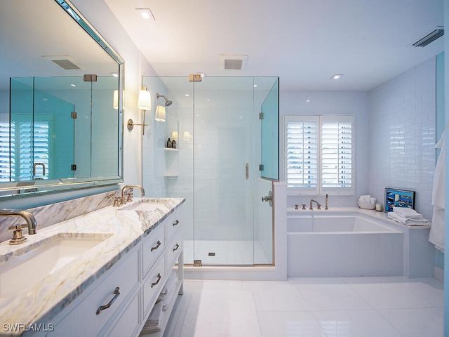 32 Las Brisas WAY 33, Naples, FL 34108