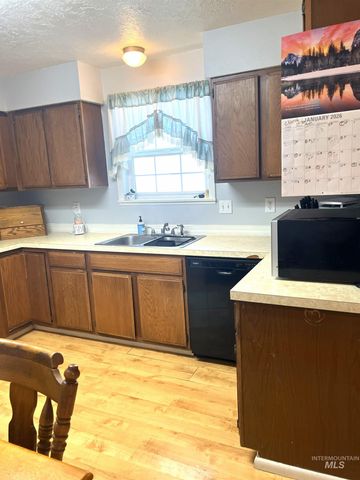 1965 A Butte St, Pocatello, ID 83201