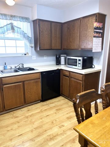 1965 A Butte St, Pocatello, ID 83201