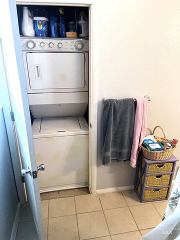 1965 A Butte St, Pocatello, ID 83201