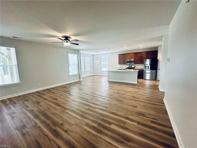 121 Sandcastle CIR, Suffolk, VA 23434